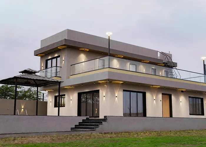 Regency Farm House With Pvt Swimming Pool Surat